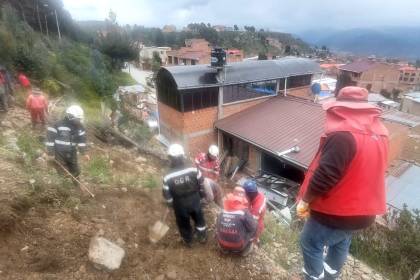 El Alto: 14 personas fueron evacuadas de sus casas tras la caída de un gavión por las lluvias, dice la Alcaldía 