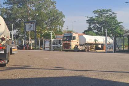 Se registra ingreso de cisternas con combustible importado a la refinería de Palmasola