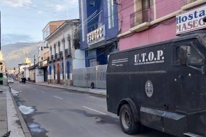 Policía continúa en apronte en la sede de campesinos de Cochabamba