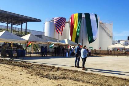 Arce inaugura planta de aceite de San Julián y anuncia líneas de crédito para agroquímicos y capital de producción