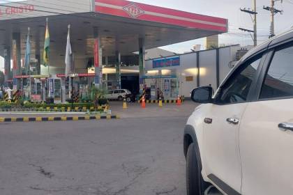 ANH afirma que se aumentó los volúmenes de combustible y esperan que las filas en Cochabamba disminuyan