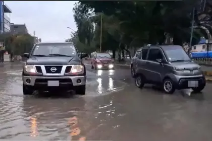 Persisten las lluvias y Quillacollo amanece con varias calles inundadas y alcantarillas colapsadas