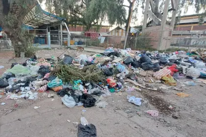 Conflicto en Colcapirhua ocasiona que la basura se acumule en las calles ante el corte en el servicio de recojo