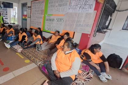 Trabajadores de salud instalan huelga de hambre en demanda del pago de sueldos adeudados