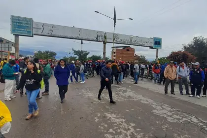 Por conflictos sociales, Bolivia registra 16 puntos de bloqueo en carreteras este lunes, según datos de la ABC