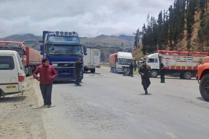 Falta combustible: Tras acuerdo con la Policía, choferes dan cuarto intermedio en los bloqueos en Cochabamba