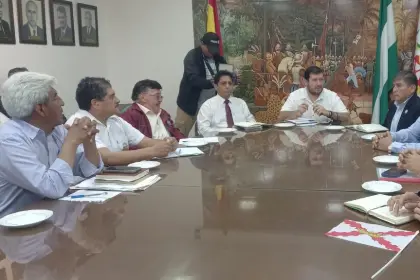 Bloque cívico nacional se reúne en Santa Cruz; esperan la llegada del presidente Paz