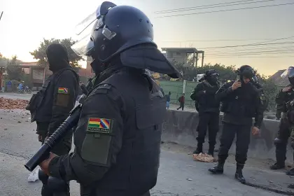 Policía desbloquea en Sipe Sipe, parte de la ruta Cochabamba al occidente