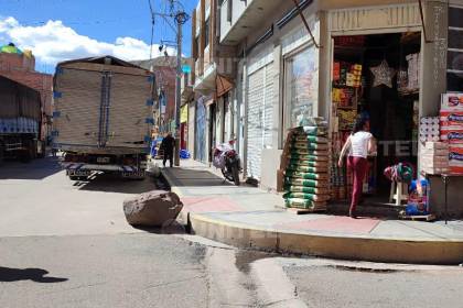 Aceite boliviano en Perú: la botella de casi un litro se vende a 4 soles