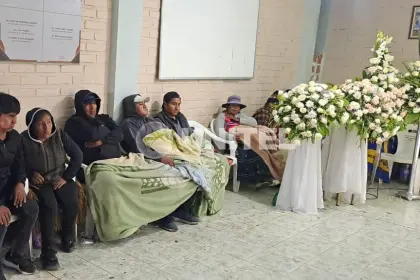 En medio del dolor y la consternación, velan los cuerpos de cinco niños y su madre