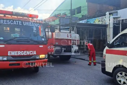 Se registra un incendio en la feria de Barrio Lindo; hay al menos cuatro casetas afectadas, señalan comerciantes