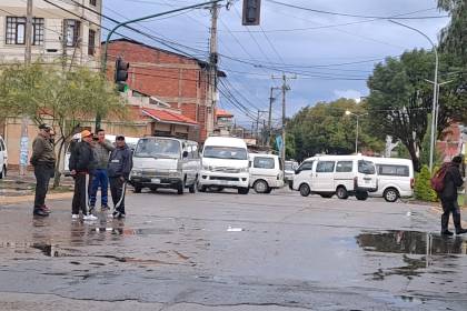 Transporte Libre de Cochabamba instala bloqueos en la ciudad en rechazo al DS 5503