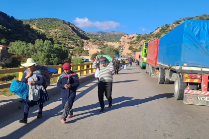 Suben a cinco los puntos de bloqueo en las rutas interdepartamentales de Cochabamba