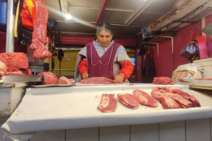 Paro indefinido de los comercializadores de carne se cumple desde este lunes, excepto en La Paz