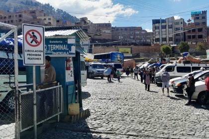 La Paz: Sube el precio de los pasajes a Mapiri y Tipuani por las filas de combustible, reporta empresa de transporte 