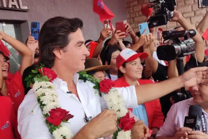 ‘Mamen’ Saavedra llega al TED para presentar su candidatura a la Alcaldía cruceña 