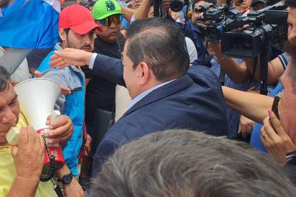 Caso pavimento: Alcalde Fernández llega a declarar y a su ingreso dice que no cree ser aprehendido