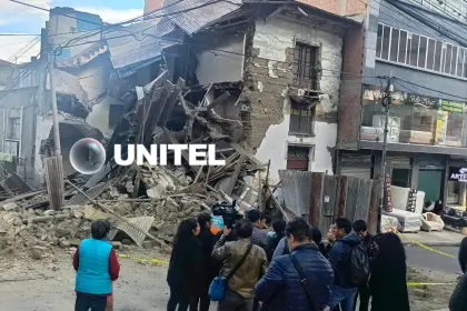 Video: El impactante momento cuando una casa patrimonial se desploma en la ciudad de La Paz