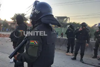 Policía desbloquea en Sipe Sipe, parte de la ruta Cochabamba al occidente