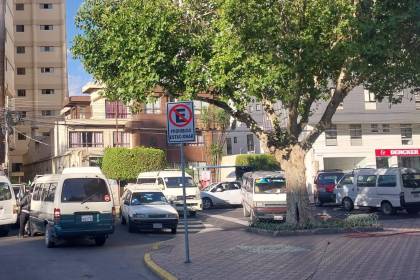 Transportistas bloquean en puertas de la ANH y piden normalizar la distribución de combustible