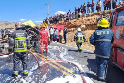 Identifican a los fallecidos del camión que ardió en plena ruta nueva Cochabamba - Santa Cruz