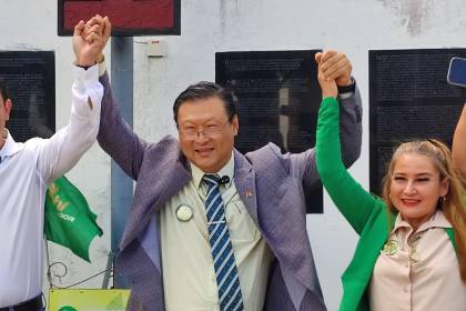 Chi presenta a Peinado como candidato a vicegobernador cruceña por el MTS