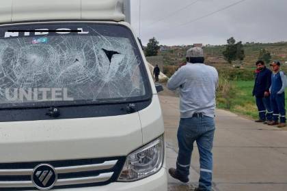 Enfrentamientos por intento de desbloqueo en el botadero de Colcapirhua deja al menos 5 heridos y personas retenidas