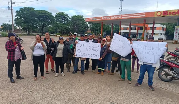 Cañeros denuncian que llevan dos semanas sin diésel y amenazan con bloquear YPFB