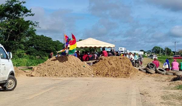 Santa Cruz: Dictan cuarto intermedio en bloqueo de San Julián y en Yapacaní reportan ruta expedita