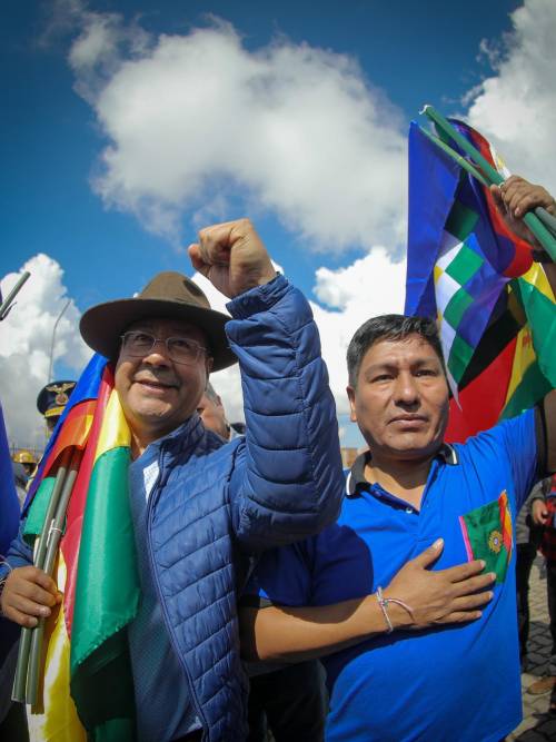 Arce y García durante la ofrenda a la Pachama en El Alto.