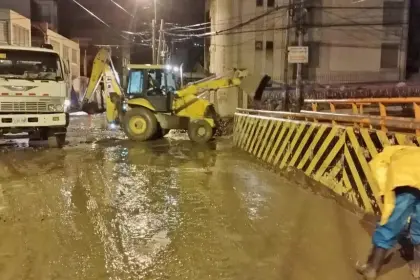 Lluvia: gran cantidad de material fue arrastrado por el río Aruntaya afectando a la zona sur de La Paz