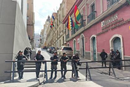 A un día de la llegada de la marcha evista a La Paz, cierran los accesos a Plaza Murillo y a la COB