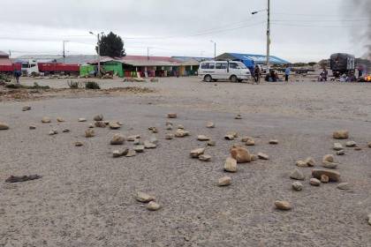 Gremiales y transportistas alistan acción penal contra ejecutivo de la COB por bloqueos