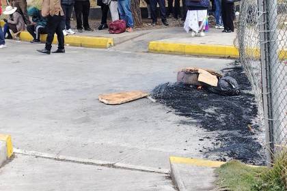 Vuelven a bloquear el ingreso al aeropuerto de El Alto; Naabol recomienda a los pasajeros contactarse con las aerolíneas