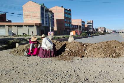 La Paz: Bloqueos afectan cinco rutas principales y suspenden salidas desde las terminales terrestres