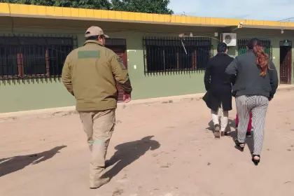 Efectivos que remolcaron un vehículo con una niña dentro serán investigados por negligencia, asegura la Policía