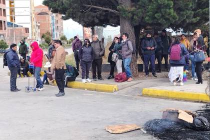 Policía despeja ingreso al aeropuerto de El Alto tras gasificación a manifestantes