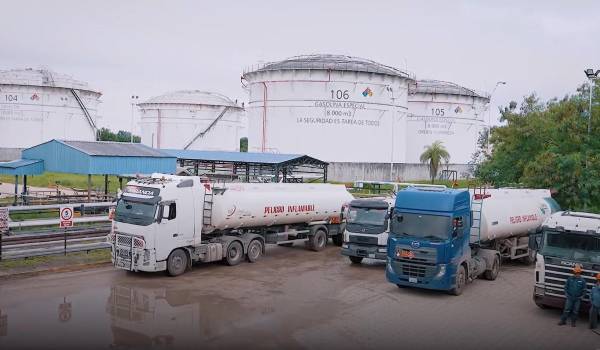 Ante filas en surtidores cruceños, YPFB perfila despachos de hasta 4 millones de litros de combustible