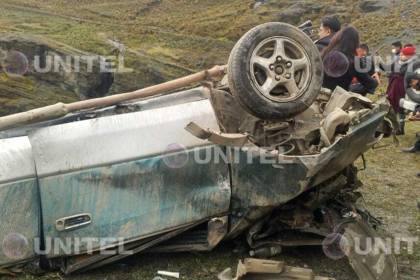 Tres muertos y tres heridos es el saldo del embarrancamiento de un vehículo al norte de La Paz