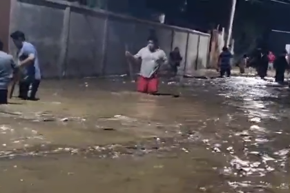 Colcapirhua quedó bajo el agua tras el desborde del río Chijllawiri, que afectó a varias zonas