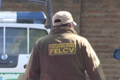 Militar golpea y ataca con un arma blanca a su esposa en medio de una discusión