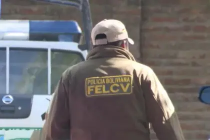 Tentativa de feminicidio: Buscan al joven que atacó a su expareja con un martillo y un cuchillo