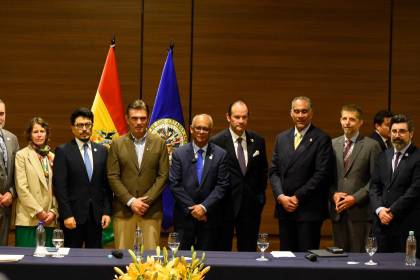 Estados Unidos se suma a los miembros de la Misión OEA y respalda a Rodrigo Paz 