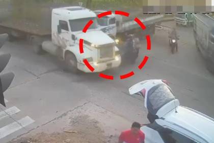 Video: Una mujer muere y un hombre queda herido tras ser embestidos por un tráiler en la zona del Cambódromo