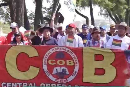 A la cabeza de Arce y Choquehuanca, inicia la marcha por el Día del Trabajo