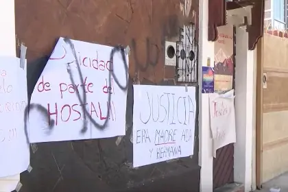 Cochabamba: Protestan en puertas del hostal donde ocurrió un feminicidio y exigen clausura del lugar