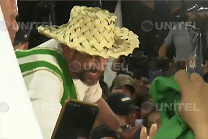 Luis Fernando Camacho parte en caravana hacia la plaza 24 de Septiembre