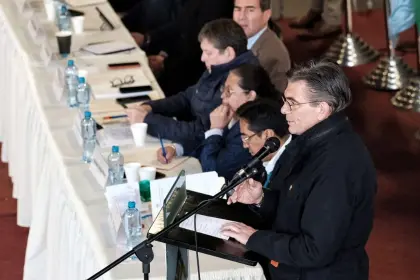 “Tengo instrumentos constitucionales, el tiempo se acaba”: Paz vuelve a convocar al diálogo a la COB y los campesinos