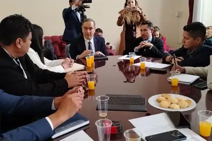 Presidente de YPFB compareció ante comisión de Diputados por los problemas del combustible