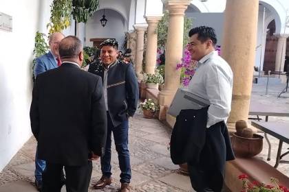 Gobernadores llegan a la Casa de Libertad para la reunión con Rodrigo Paz por el 50-50
